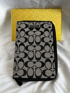 Coach Black and White Signature Zip E-Reader case